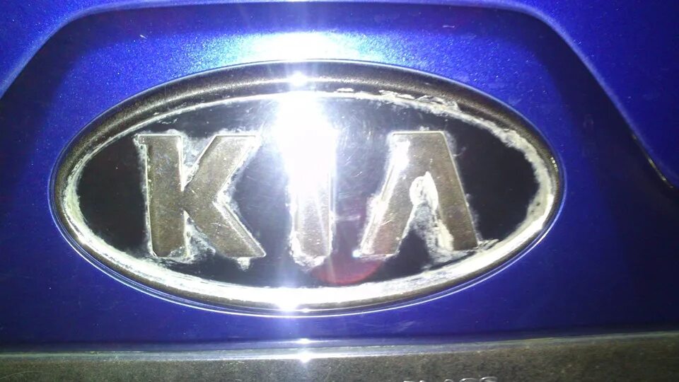 Kia Ceed JD заглушки значок Kia. Эмблема Kia Ceed JD. Kia Ceed 2010 года значки на багажнике. Значки киа сид