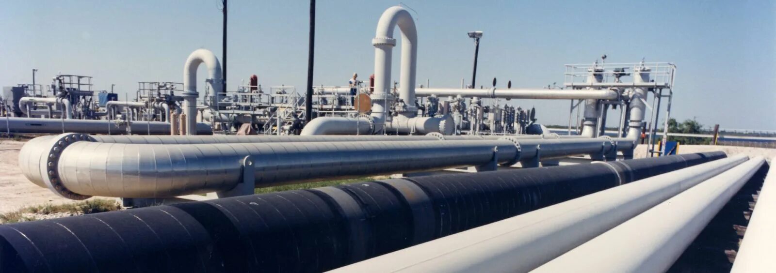 омский нефтеперерабатывающий завод. газопровод чаянда газпром. трубопровод. трубопроводный транспорт канады. нефтегазовая отрасль.