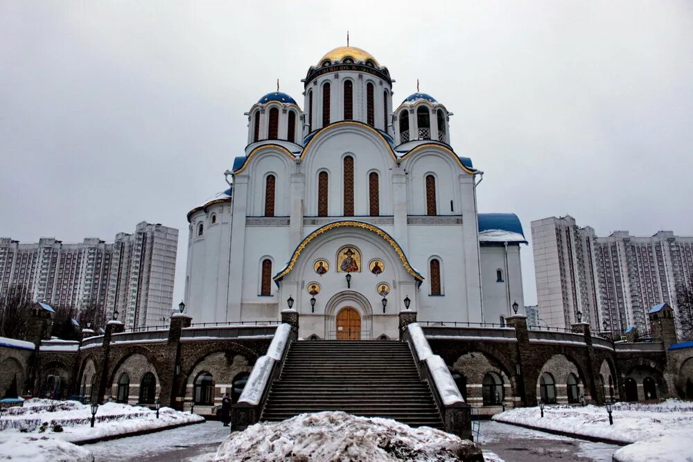 Покровский ясенево. Храм Покрова Божией матери в Ясенево. Храм Покрова Пресвятой Богородицы в Ясеневе, Москва. Церковь в Ясенево Покров Пресвятой Богородицы. Ясенево храм новый.