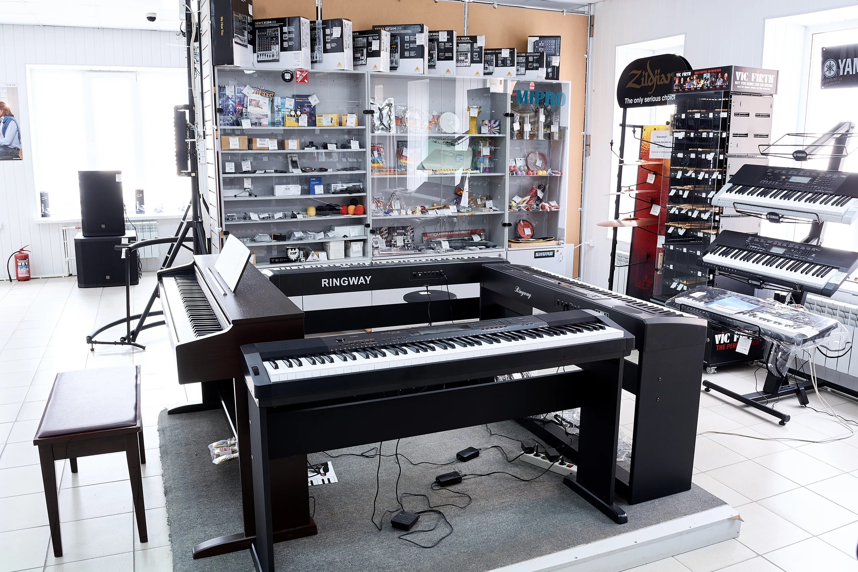 Магазин музыкального оборудования москва. Магазин музыкального оборудования москва. Хабаровск улица карла маркса 166 бренд мьюзик. Музыкальная аппаратура. Интернет магазин музыкального оборудования.