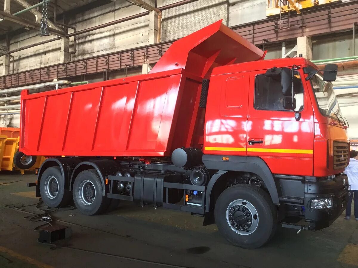 Маз 5440 красный. Магнит. Седельный тягач маз-5440с9-520-031. Красная маз. Грузовик маз 6422.