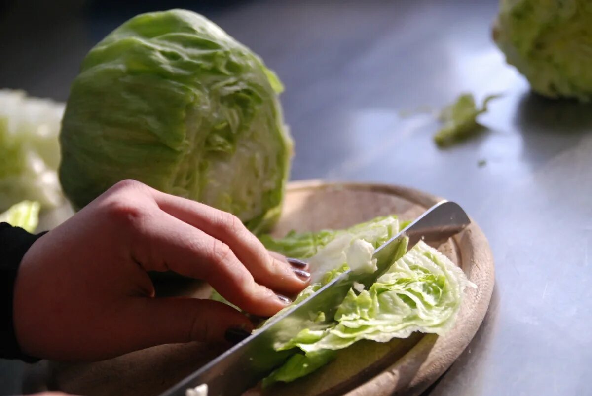 Cutting vegetables. Резать овощи. Заварная капуста. Нож для салата. Резка для салатов.