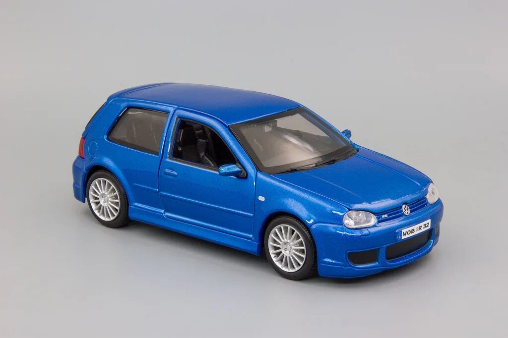 Maisto Volkswagen Golf r32. Maisto Volkswagen Golf r32 (31290) 1:24. VW Golf 4 1:32 моделька. VW Golf 1:24. 15 32 a 1 24