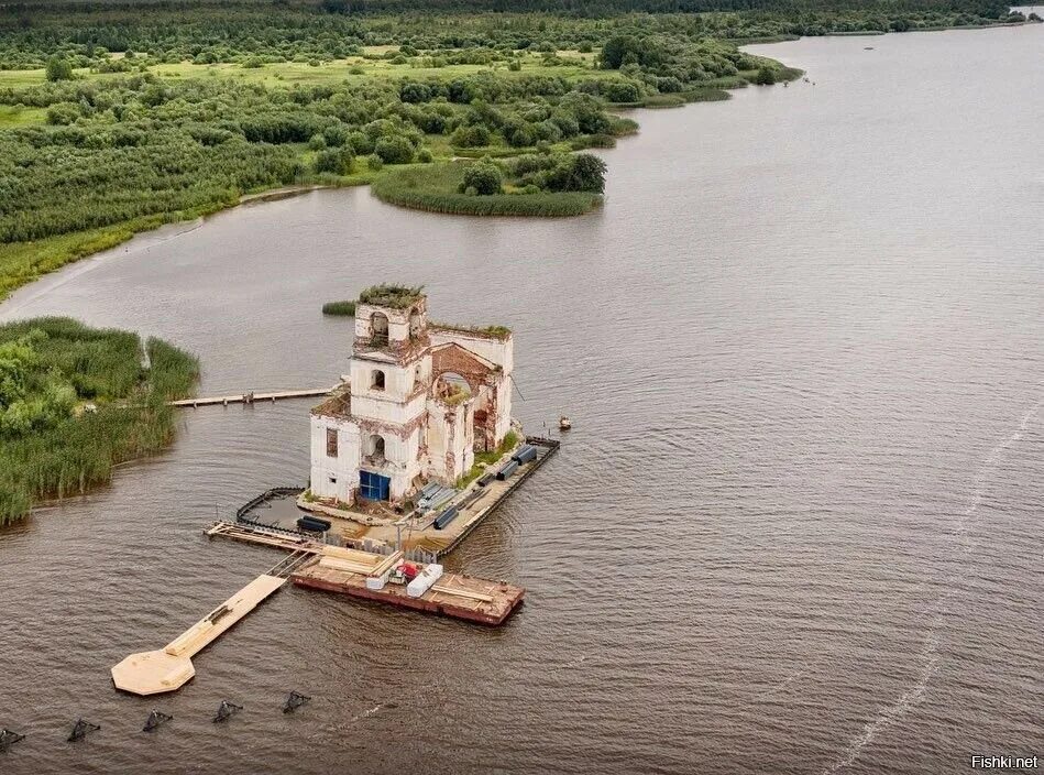 Сколько людей жило в крохино. Церковь Рождества Христова (Крохино). Затопленный храм в Крохино. Крохино Вологодская область Церковь. Храм в воде Вологодская область.