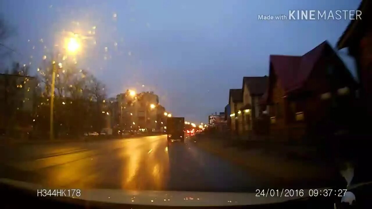 6 40 утра. ДТП догнал на светофоре. Светло ли на улице в 4 утра. Светло ли на улице в 4.