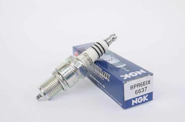 Свечи на восьмиклапанную гранту. Свечи гранта 16 клапанов ngk.