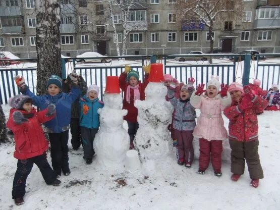 Игра выпал беленький снежок. Наступила зима, выпал первый Беленький снежок. Подвижные игра выпал Беленький снежок. Выпал Беленький снежок игра в подготовительной группе. Физкультминутка выпал Беленький снежок.