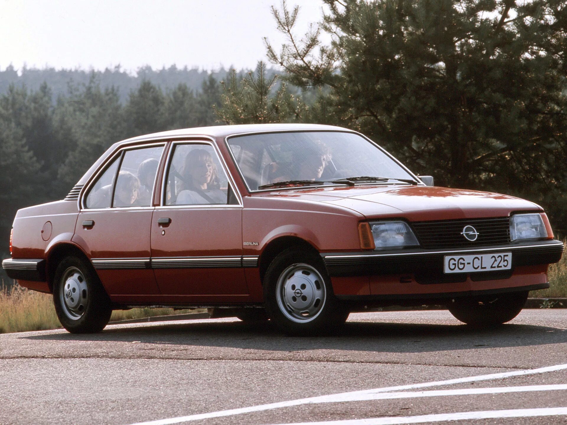 Опель 1 поколение. Opel Ascona 1.6. Opel Ascona 1980. Опель Аскона 1990. Опель Аскона 2000.