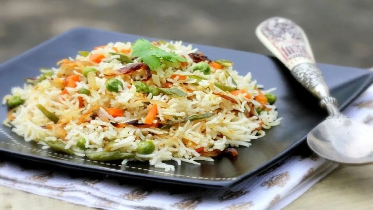 Вкусный рис с морковью и луком. Сабджи пулао. Пулао с овощами. Рис с морковью и луком. Рис по индийски.