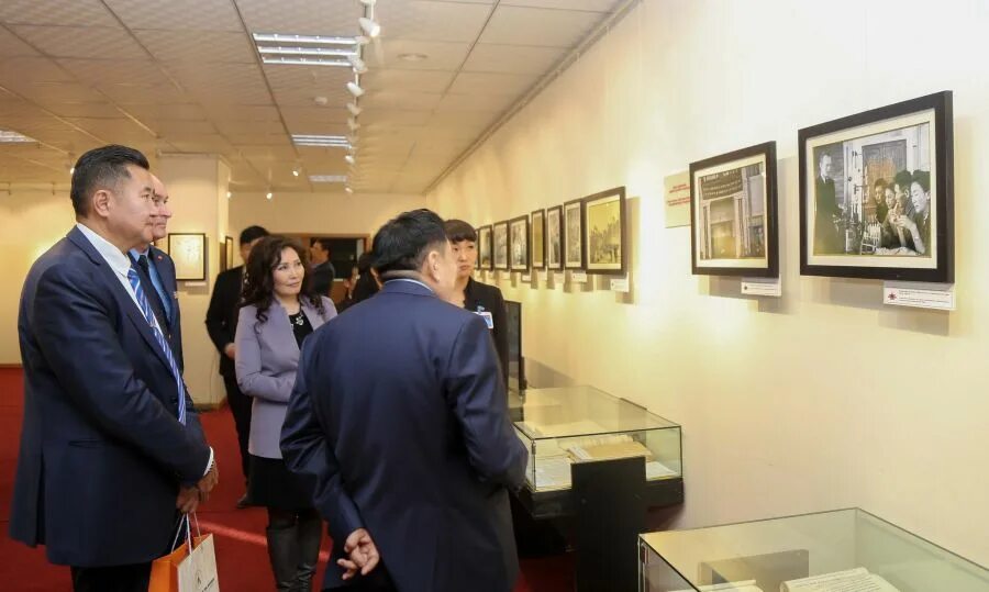 Высшее образование в монголии. Дипломаты ес. Таможенная служба монголии. Хурал монголии. Дебюрократизация государственного аппарата.