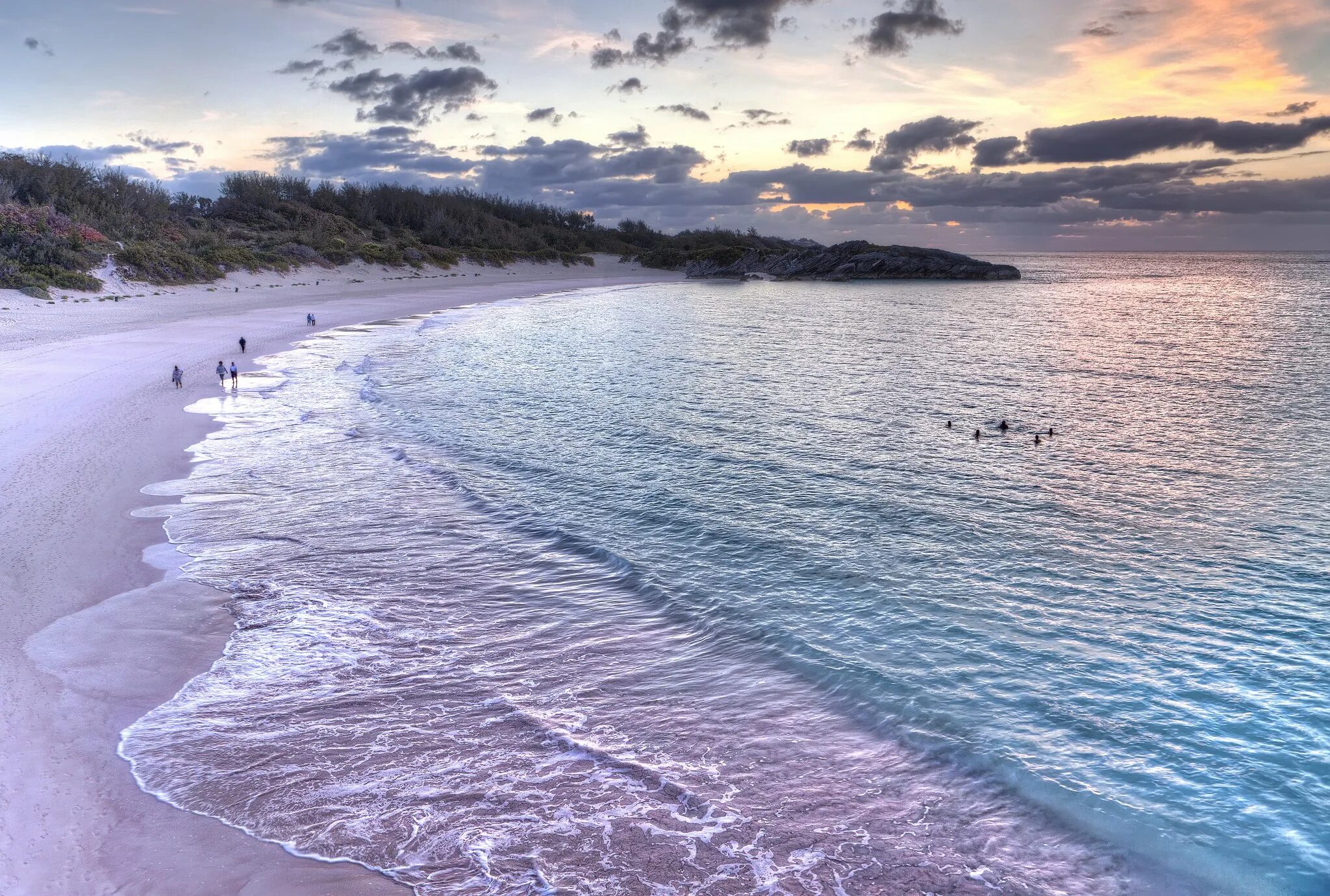 Пляж Пинк-Сэнд-Бич, Харбор, Багамские острова. Pink Sands Beach Багамские острова. Розовый пляж Пинк Сэндс Бич, Багамские острова. Розовый пляж. Остров Харбор, Багамы. Harbor island
