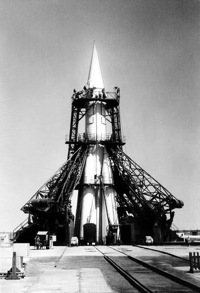 Создание первой баллистической ракеты. Первая межконтинентальная баллистическая ракета р-7.