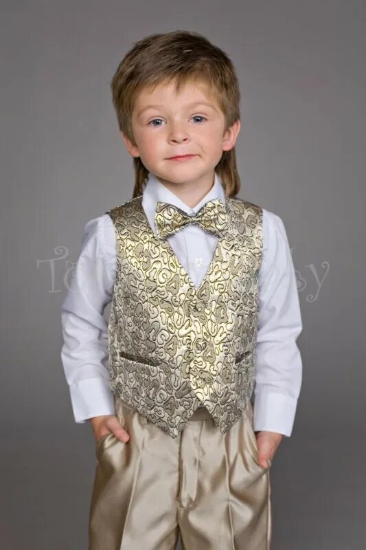 праздничная одежда для мальчиков. жилет для школы для мальчиков. новогодний жилет для мальчика. праздничная жилетка для мальчика. красный новогодний жилет для мальчика.