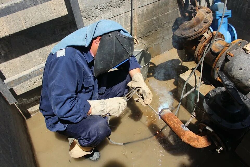 Инженер сварщик. Слесарь сварщик. Спецодежда слесаря мср. Требуется слесарь сварщик. Требуется слесарь сварщик.