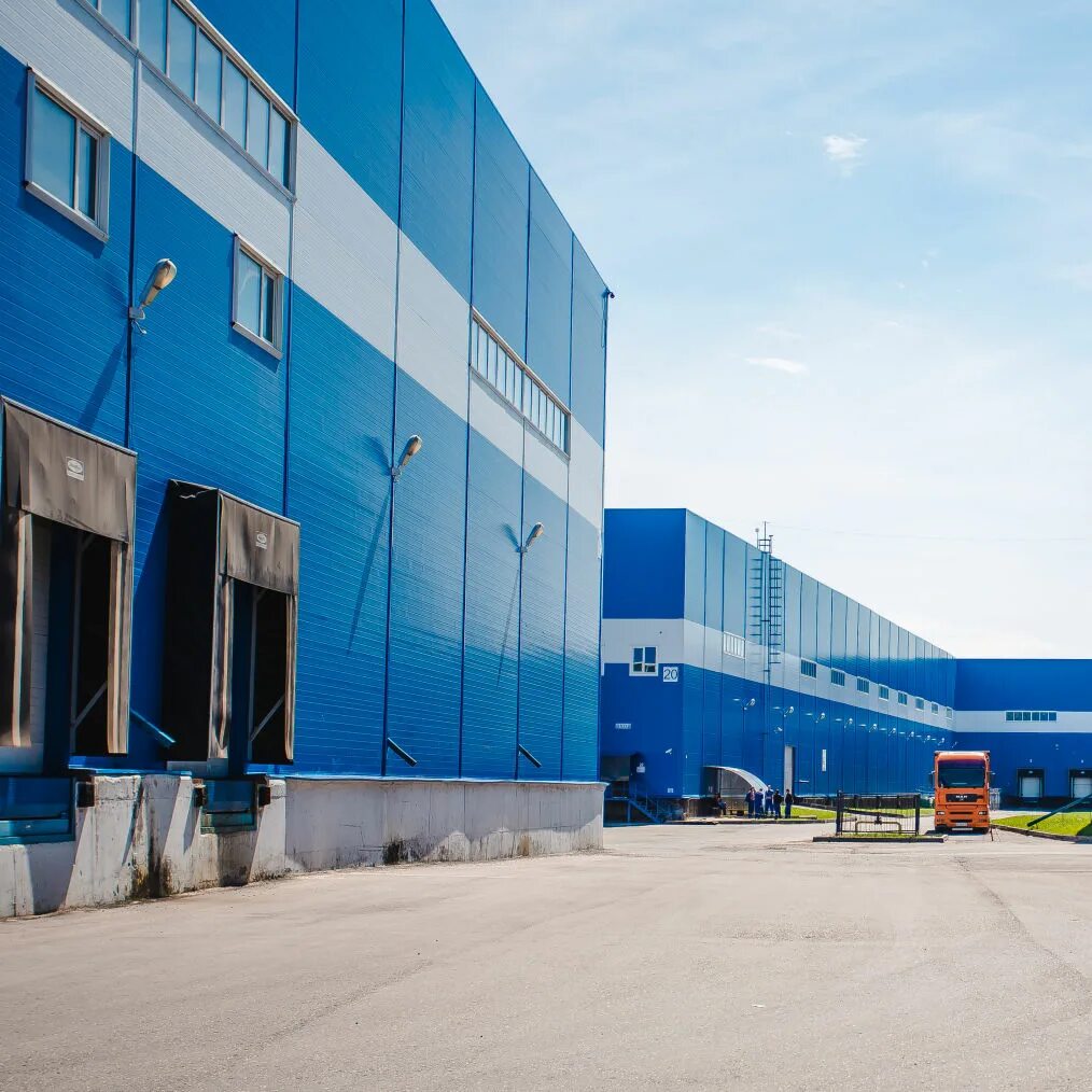 складские помещения класса а+. склад озон саларьево. водитель погрузчика на складе. продуктовый склад магнит. рц дикси.