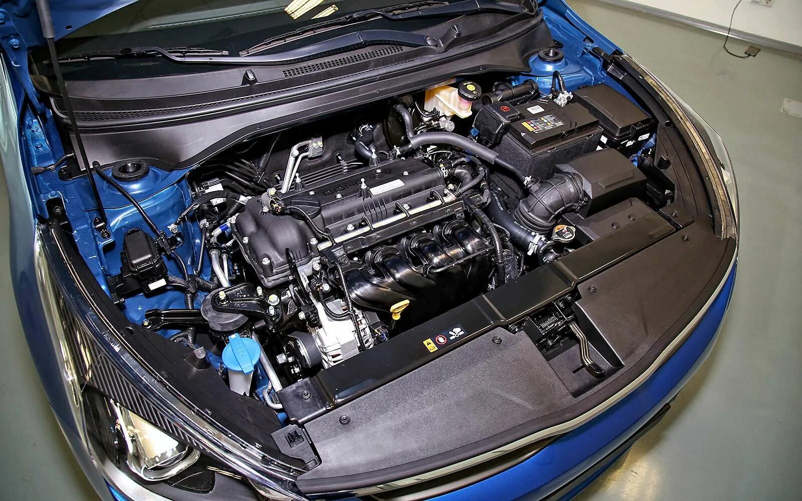 Hyundai solaris двигатель 1 и 4. Kia Rio 2020 моторный отсек. Киа Рио 2017 моторный отсек. Kia Rio 2017 двигатель. Подкапотка Киа Рио 4.