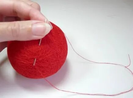 Как завязать нитку на елочной игрушке
