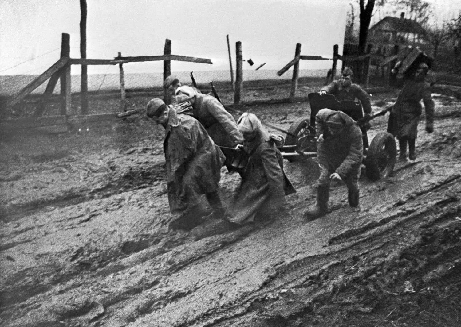 По дорогам военных лет. Г. грязи в годы войны 1941-1945. Военные дороги ВОВ 1941-1945. Пушка 45 мм ВОВ 1941.