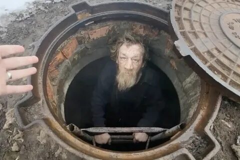 Жил в канализации