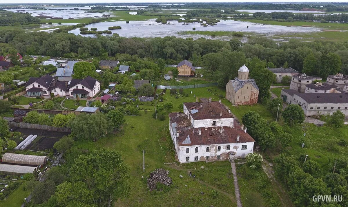 Реставрация великого новгорода. Храм Ильи на славне Великий Новгород. Церковь Ильи пророка Великий Новгород. Славенский конец Великий Новгород. Церковь Ильи пророка на славне.