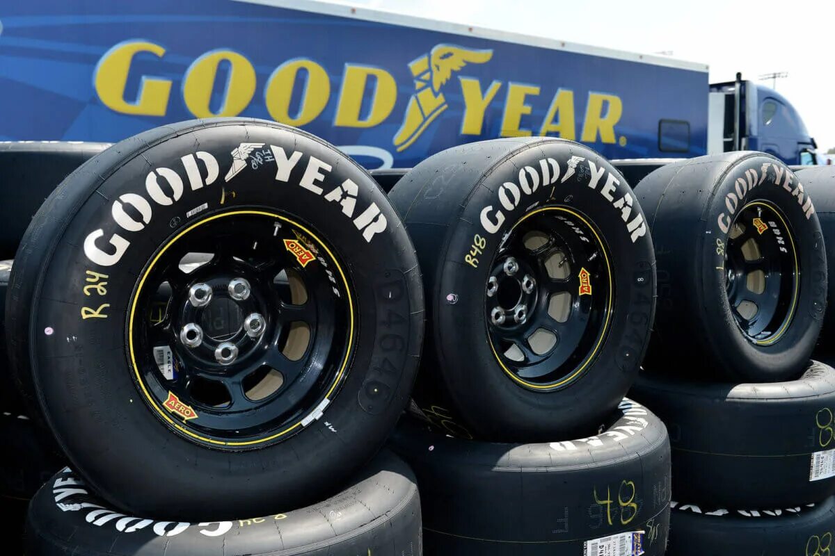 Лучшие производители резины. Колеса наскар Goodyear. Шины Goodyear NASCAR. Колеса наскар Goodyear r16. Производители шин.