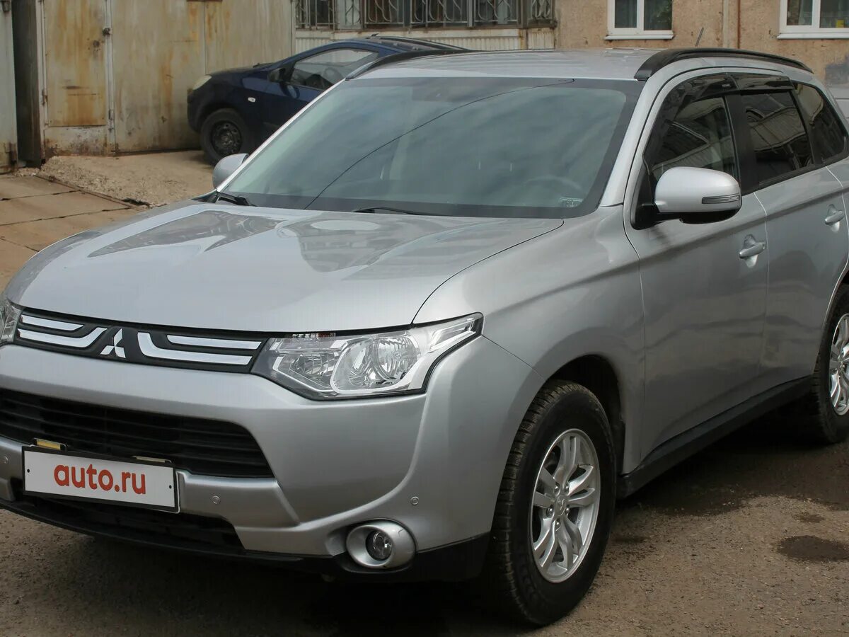 Mitsubishi Outlander 2013. Мицубиси Аутлендер 2013. Mitsubishi Outlander 3 2013. Mitsubishi Outlander 2.0 +2013. Мицубиси аутлендер б у