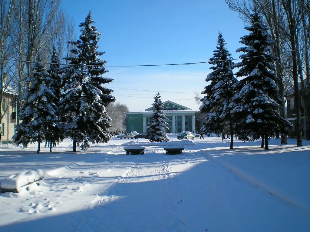 Дом культуры доброполье. Доброполье донецкая область украина. Город доброполье донецкой области ул фрунзе 21. Дворец культуры шахты добровольская город доброполье. Площадь доброполья.