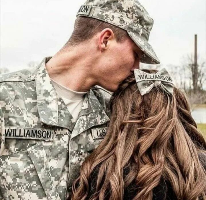 Быть женой военного это. Жена военного. Военная любовь. Девушка солдат. Военная романтика.