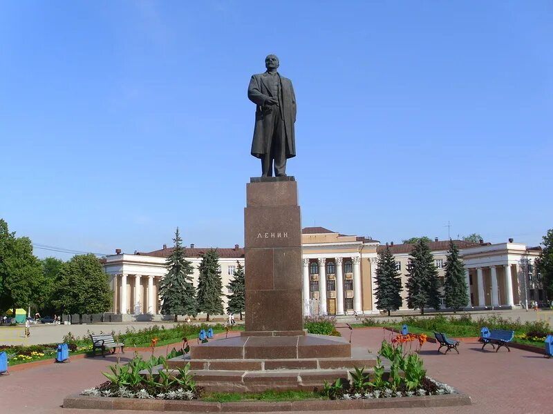 Площадь ленина одежда. Новокуйбышевск площадь ленина. памятник ленину новокуйбышевск. площадь им ленина новокуйбышевск. центральная площадь новокуйбышевска.