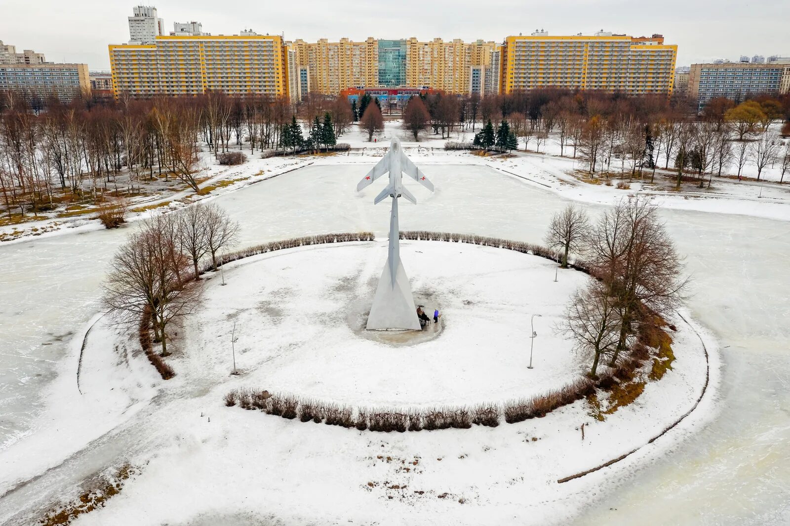 Парк Авиаторов Санкт-Петербург. Парк Авиаторов Санкт-Петербург зимой. Парк Авиаторов Ленинград. Холм в парке Авиаторов в Санкт-Петербурге.