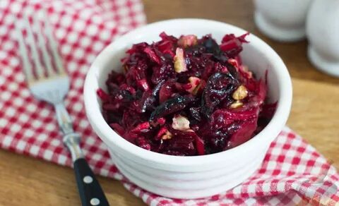 Салат из свеклы с чесноком и сметаной