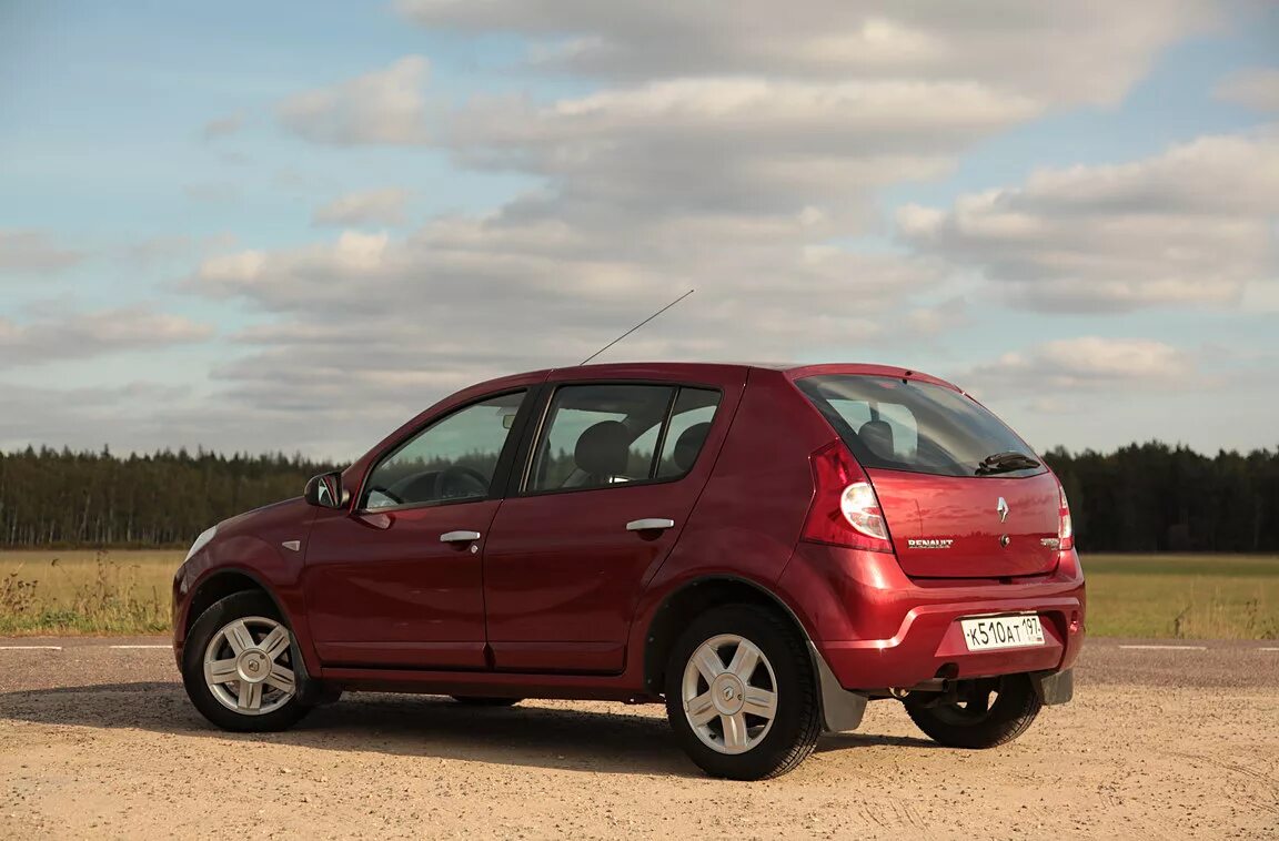 Сандеро машина купить. Renault Sandero 2011 красный. Рено Сандеро 2000. Рено Сандеро 2011, красный. Рено Сандеро 2011.