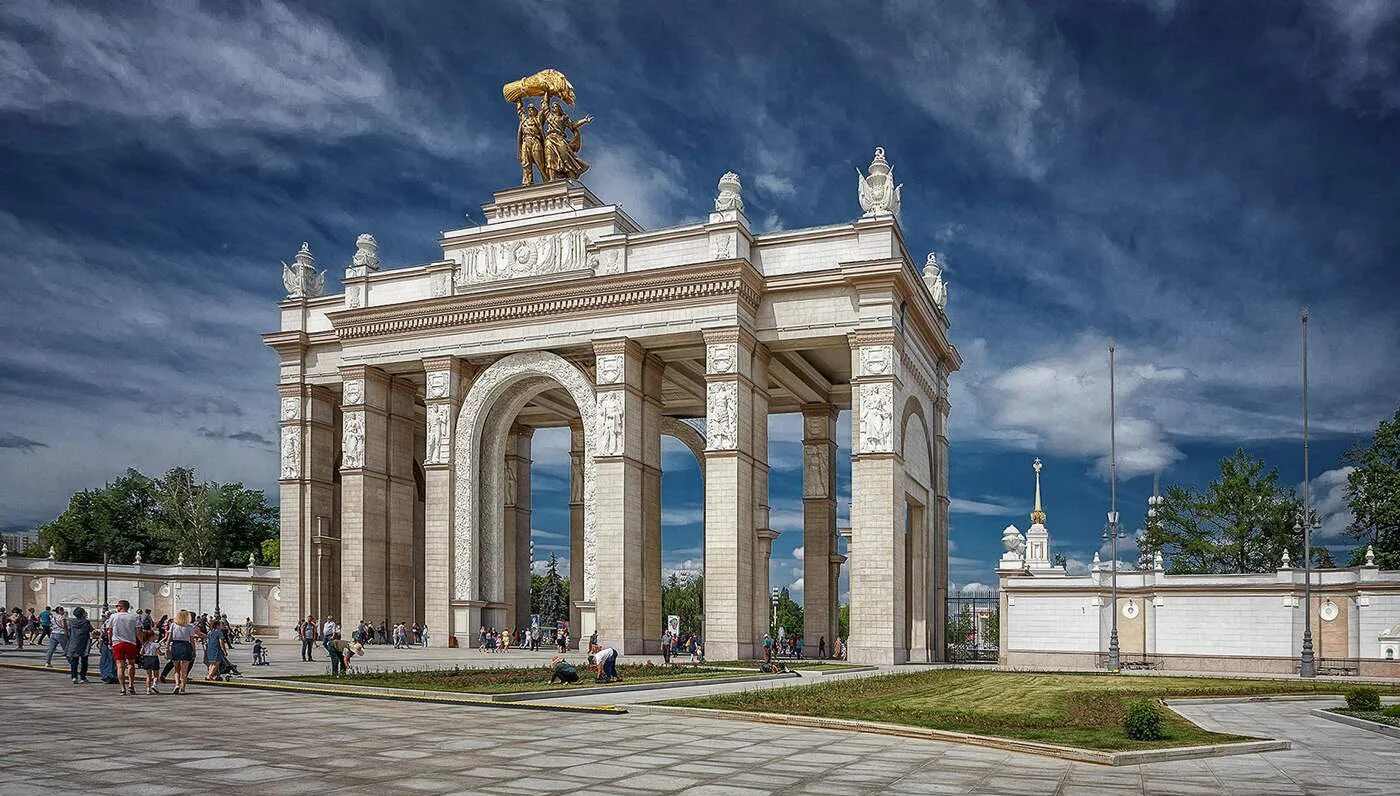 Вднх арка зима. Парк вднх ворота. Вднх красные ворота. Главная арка вднх. Центральная арка вднх.