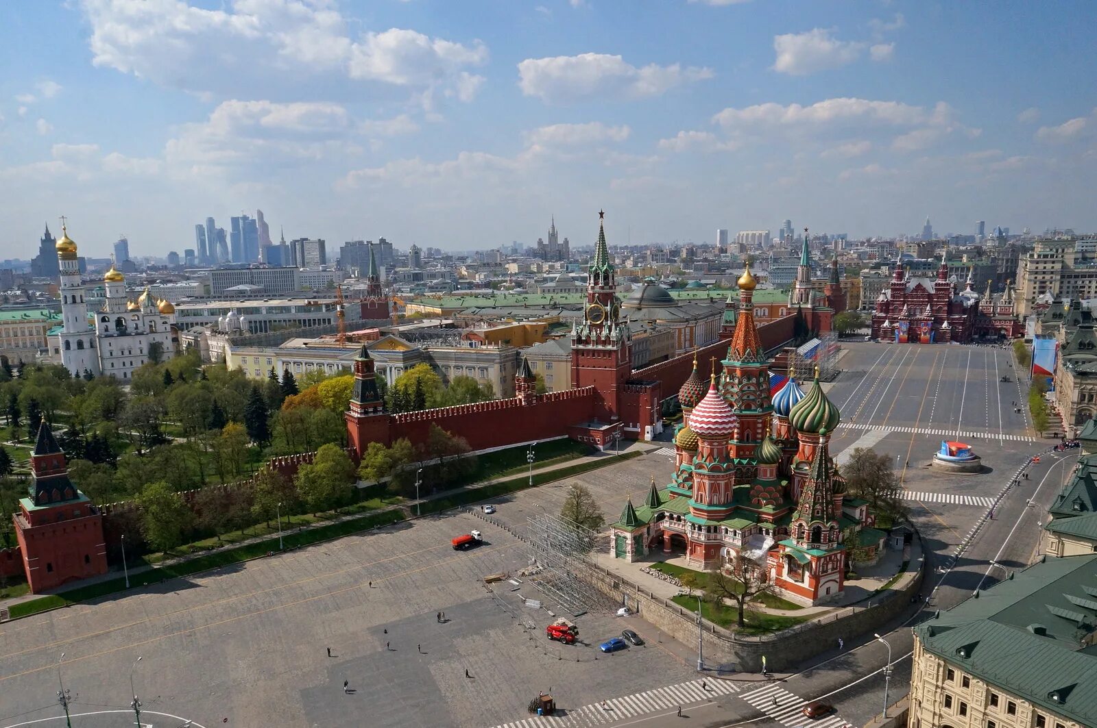 Кремлевский вид. Московский Кремль с высоты птичьего полета. Кремль и красная площадь вид сверху. Московский Кремль сверху. Красная площадь Москва сверху.