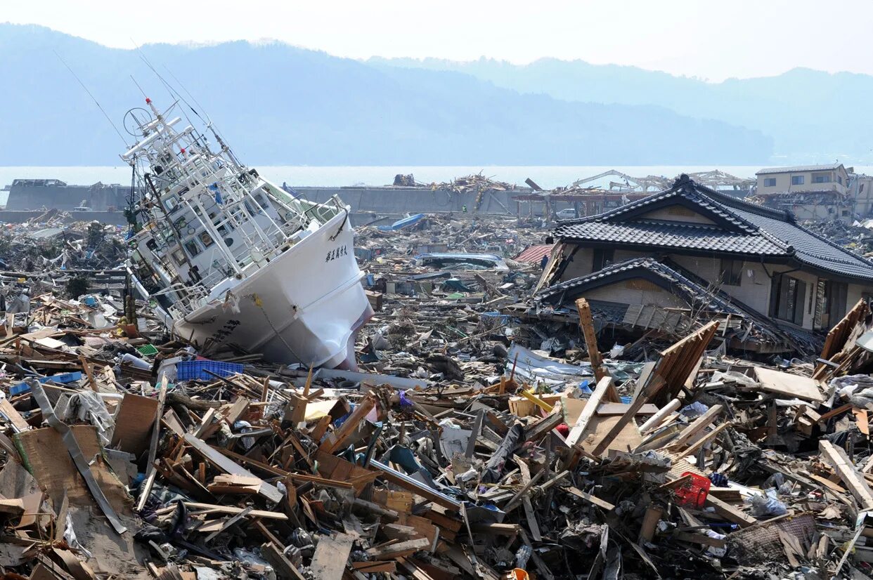 Попала в землетрясение. ЦУНАМИ В Японии в 2011. ЦУНАМИ ЦУНАМИ В Японии 2011. ЦУНАМИ Фукусима 2011. ЦУНАМИ Япония 2011 землетрясение и ЦУНАМИ В Японии 2011.