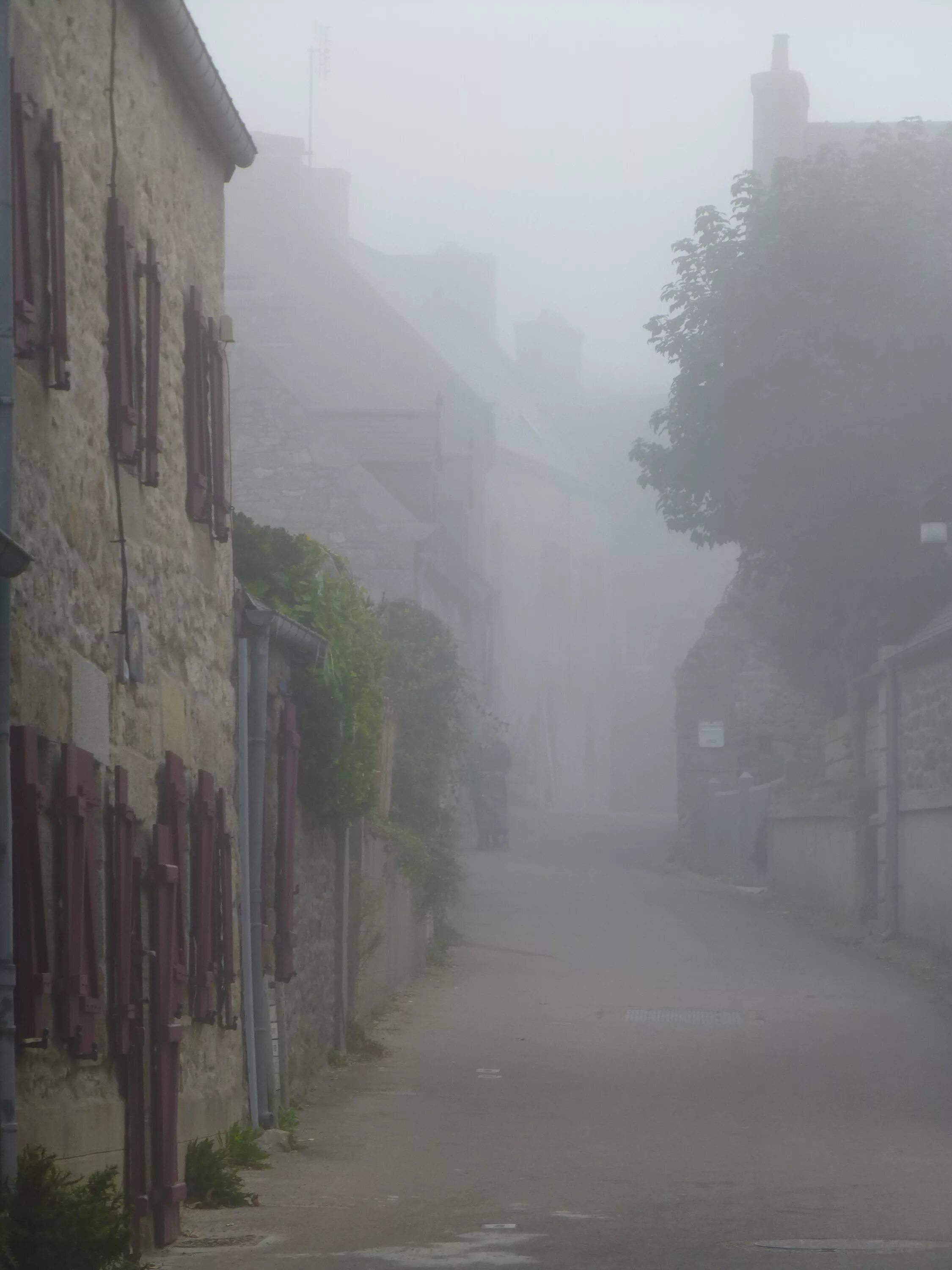 Звук улицы утром. Город в тумане. Туманный город. Улица в тумане. Густой туман в городе.