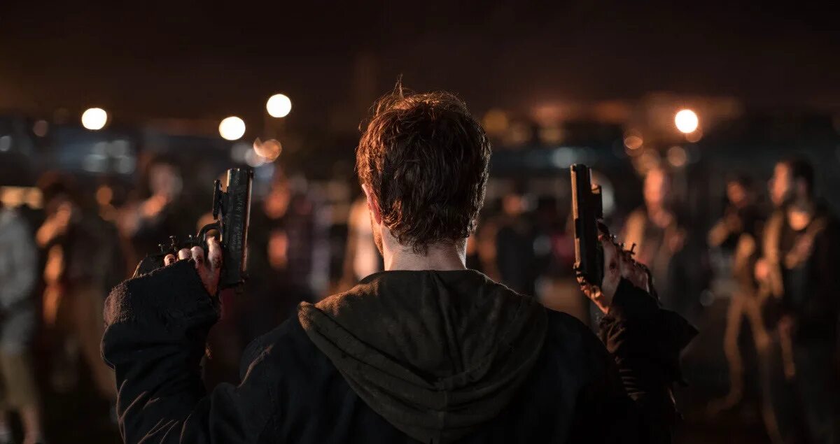 Дэниел рэдклифф guns akimbo. Акимбо 2019. Пушки акимбо дэниел. Акимбо 2019. Акимбо 2019.