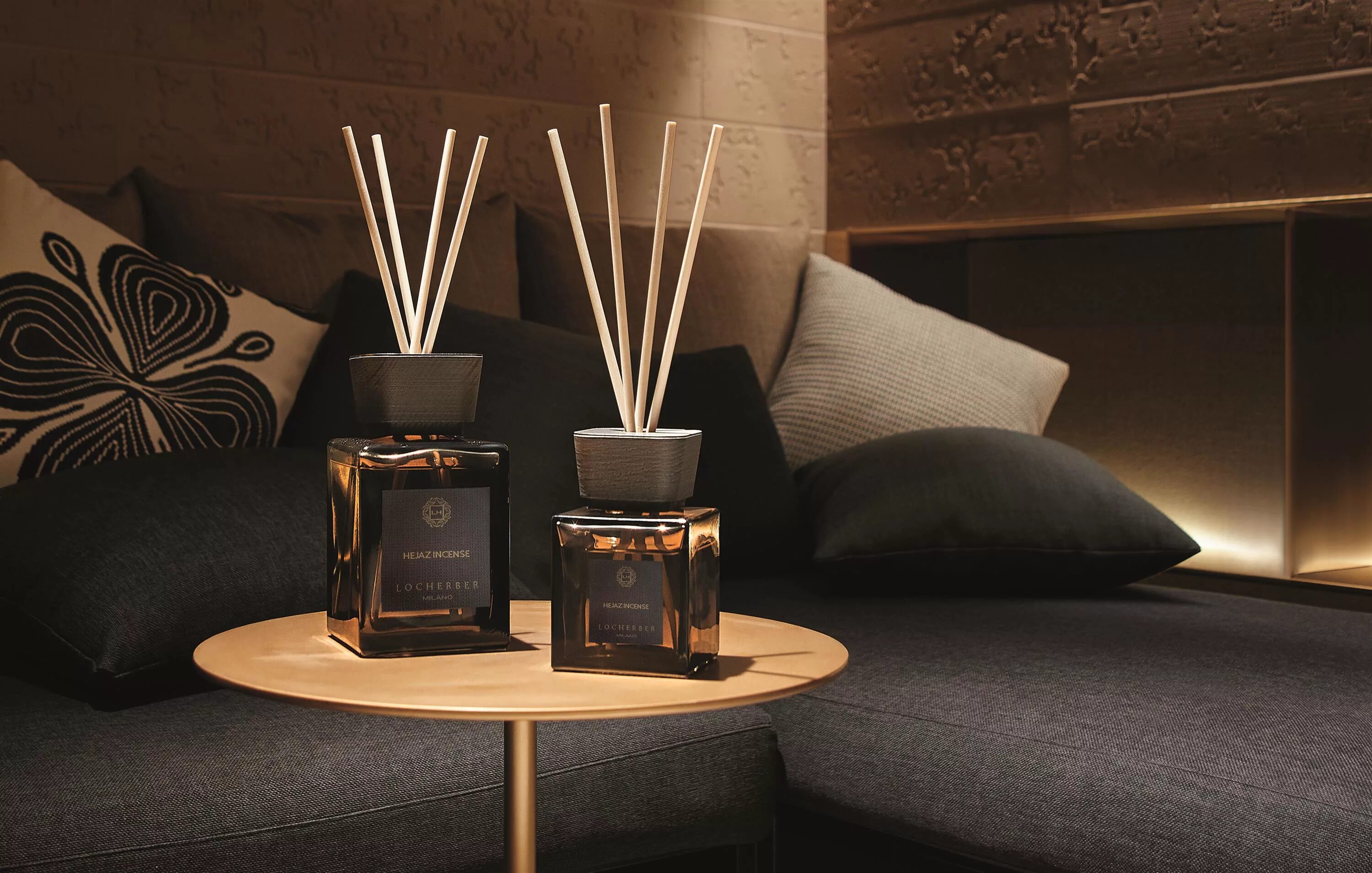 Ароматизатор с палочками. Диффузор ароматический с палочками вайкики. Аромадиффузор sp candle. Lion aromatherapy. Миллефиори благовония и белое дерево диффузор.