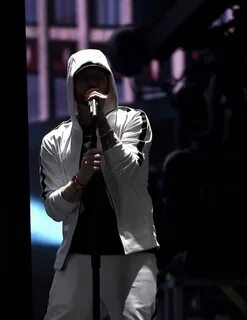 Eminem sing