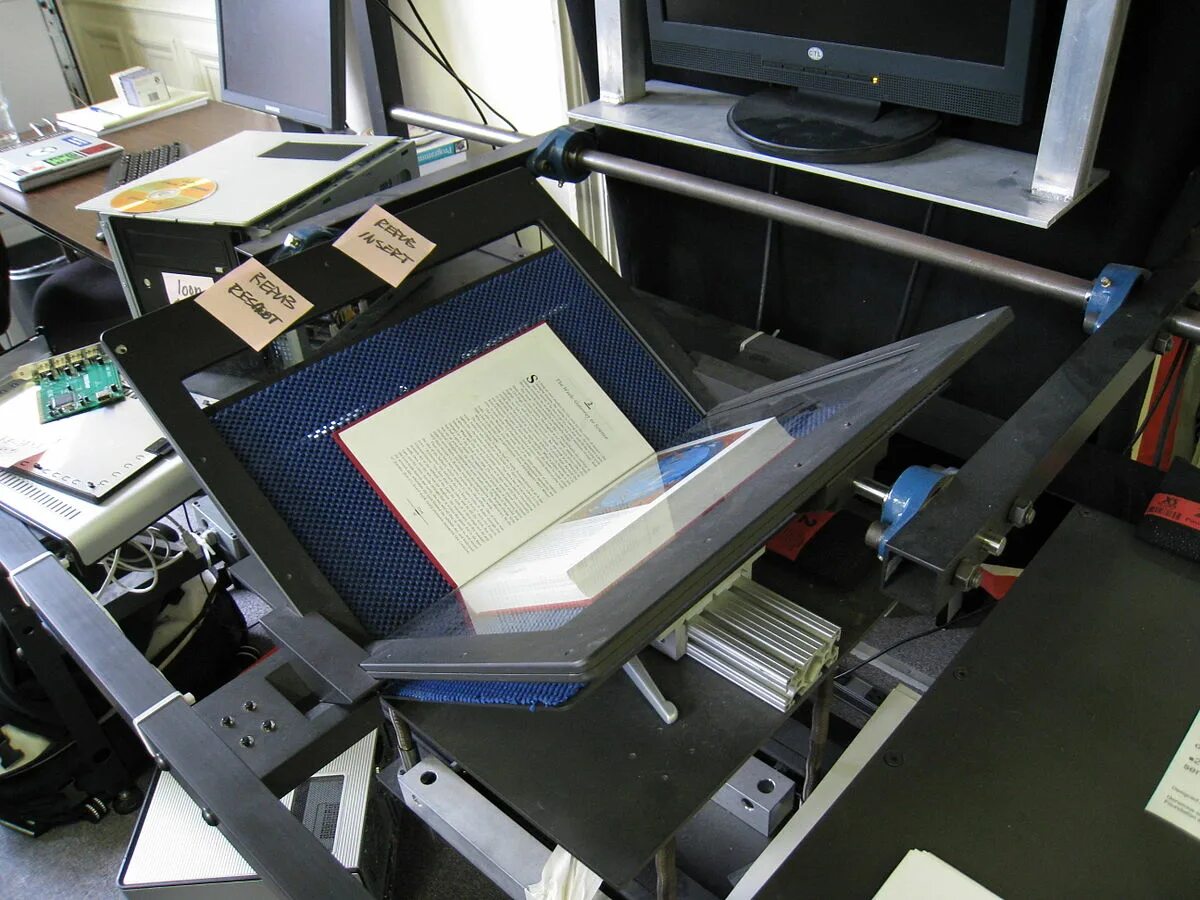 Технологии сканирования информации. Сканеры для оцифровки архивных документов. Книжный сканер в библиотеке. Планетарный сканер в библиотеке. Оцифровка архивных документов сканеры.