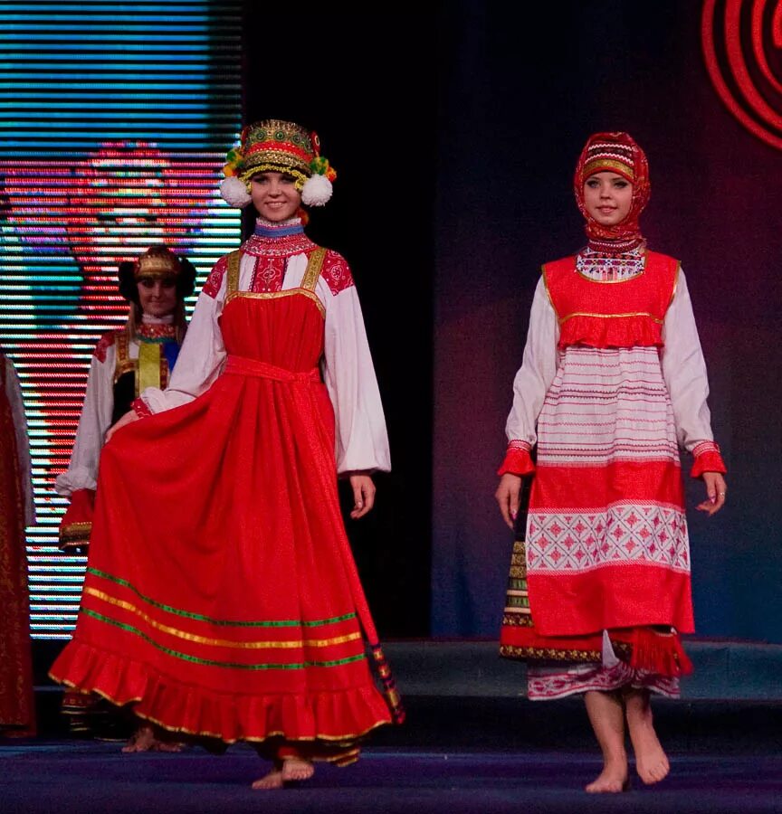 Народный костюм рязань дефиле цгб. Дефиле в национальных костюмах. Театр моды русского костюма. Народный костюм рязань дефиле цгб. Современный русский народный костюм.