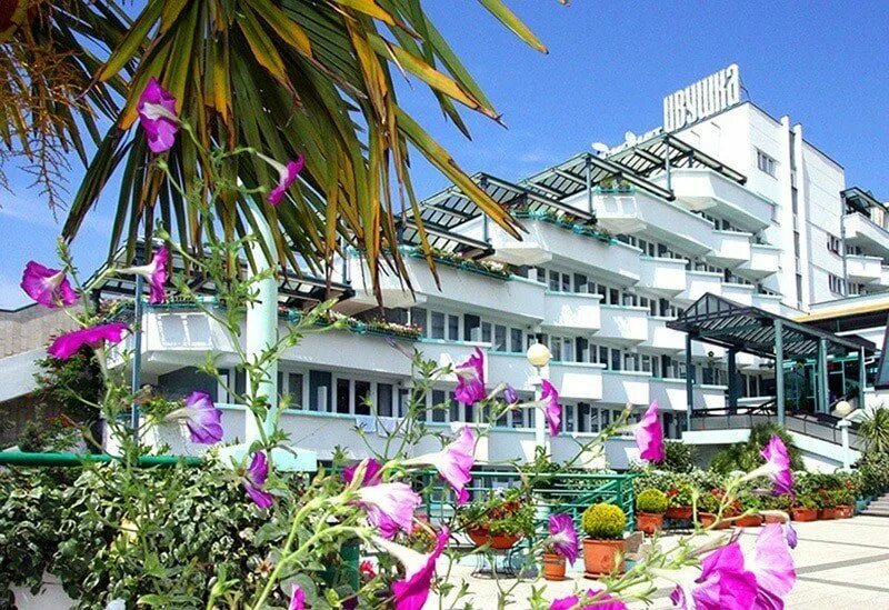 Санаторий ивушка сочи. Санатории лоо с лечением. Санаторий магадан аквалоо. Лоо сочи. Санаторий магадан 3* сочи.