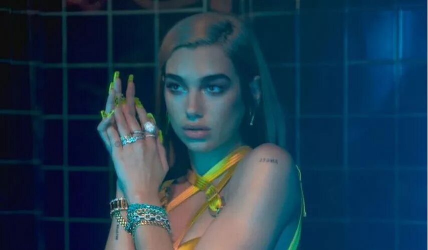 Дуа липа клипы. Дуа липа маникюр. Дуа липа New Rules. Dua Lipa ногти.