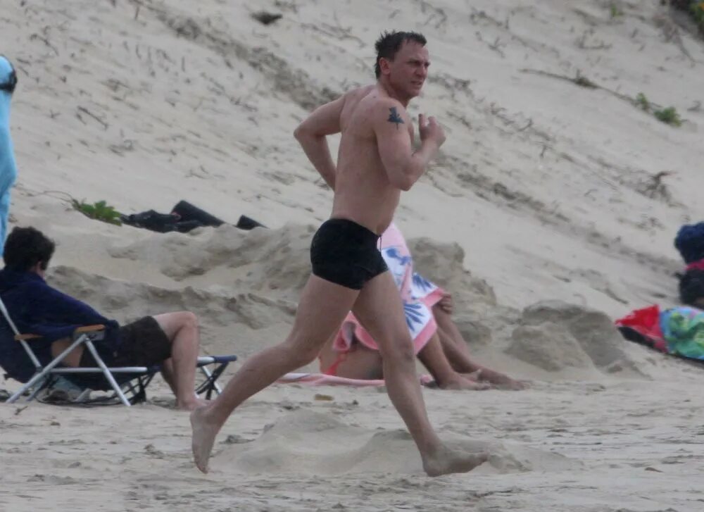 Дэниел крейг и его парень. Дэниел крейг гомо признание. Дэниел крейг ориентация. Дэниел крейг гомо. Дэниел крейг ориентация бойфренд.