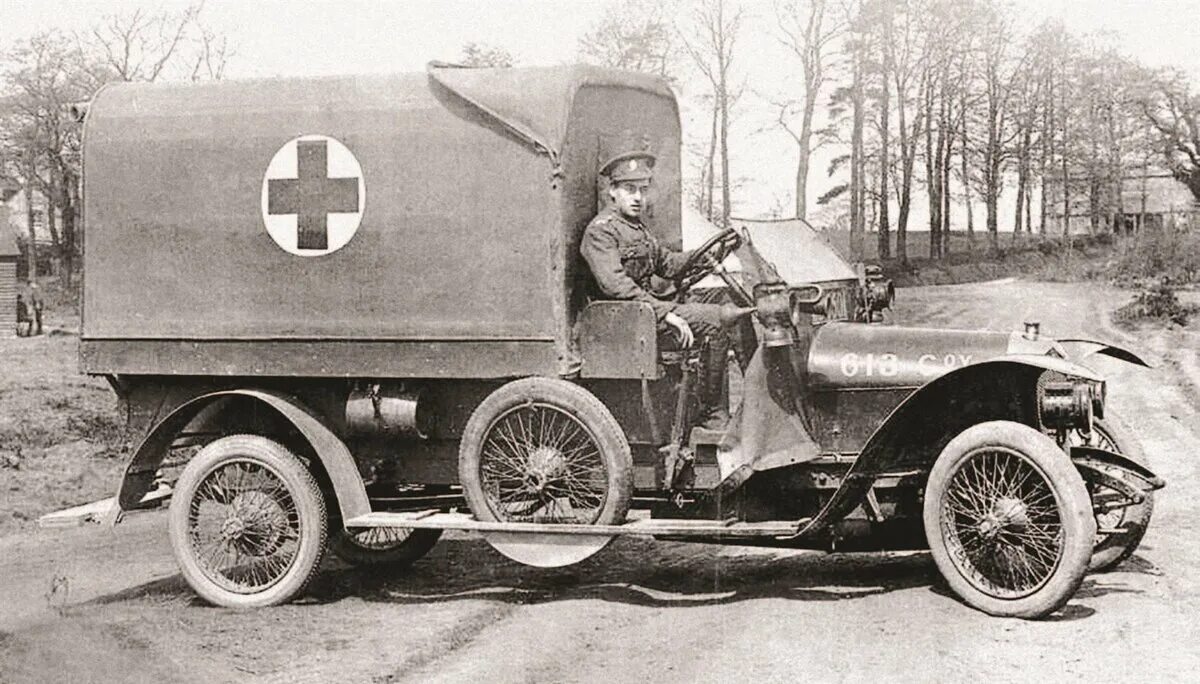 Автомобили первой мировой. Renault санитарный 1916. Renault санитарный 1918. Санитарные автомобили первой мировой войны. Crossley 20/25hp.