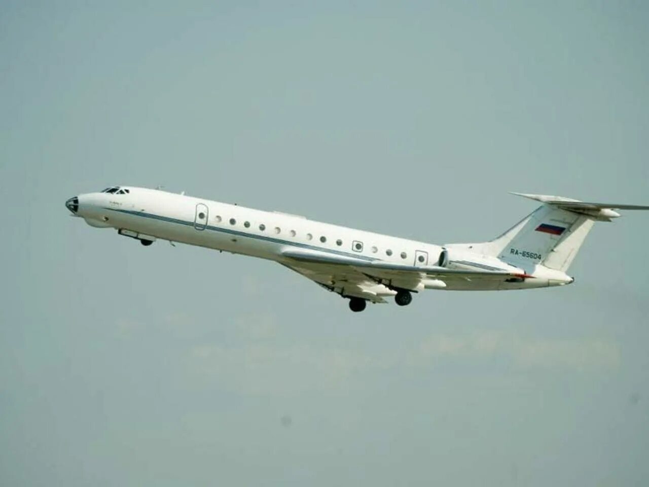 Ту-134 песни. Самолет туполева ту 134. Ту 134 группа. Ту 134 роскосмос. Самолёт ту 134 алроса.