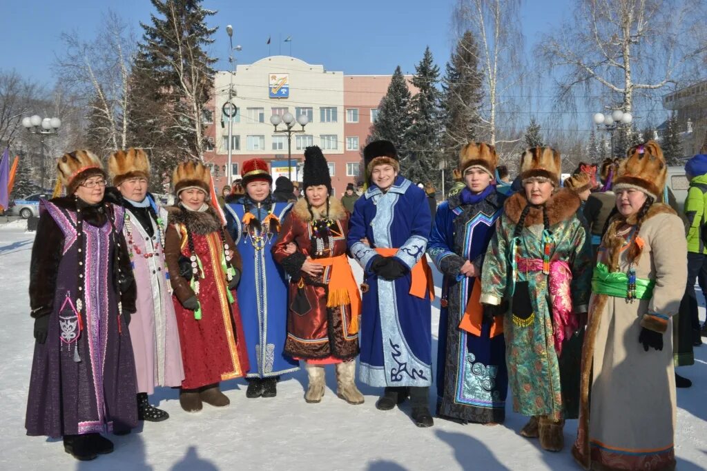 Одежда горно алтайск. Чага байрам Горно-Алтайск. Чага байрам в Горно Алтайске. Алтайский праздник чага байрам. Алтайский новый год чага байрам.