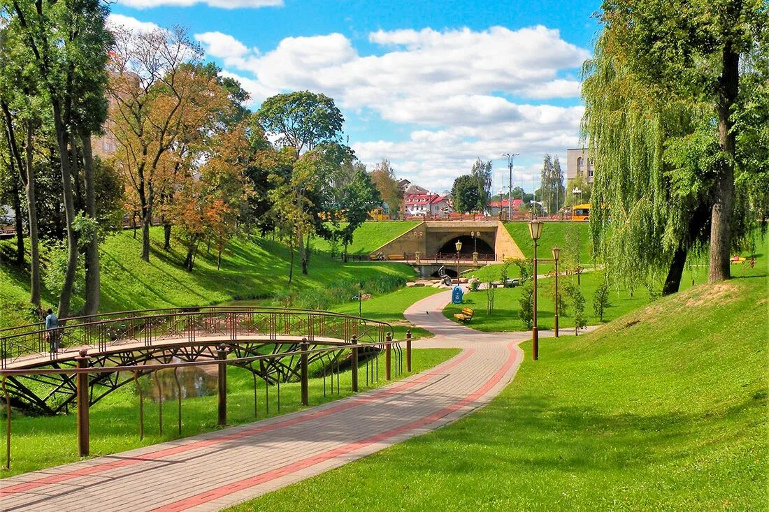 Красивые парки для прогулки. Парк Жилибера в Гродно. Парк Жилибера Гродно швейцарская Долина. Парк Жилибера достопримечательности Гродно. Ботанический сад Гродно.