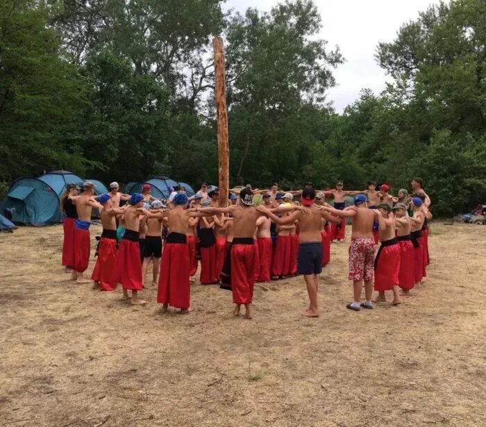Звездный лагерь челябинск. Детский лагерь маяк запорожская область. Детский лагерь на море. Красная гвоздика лагерь запорожье. Артек бердянск красная гвоздика.
