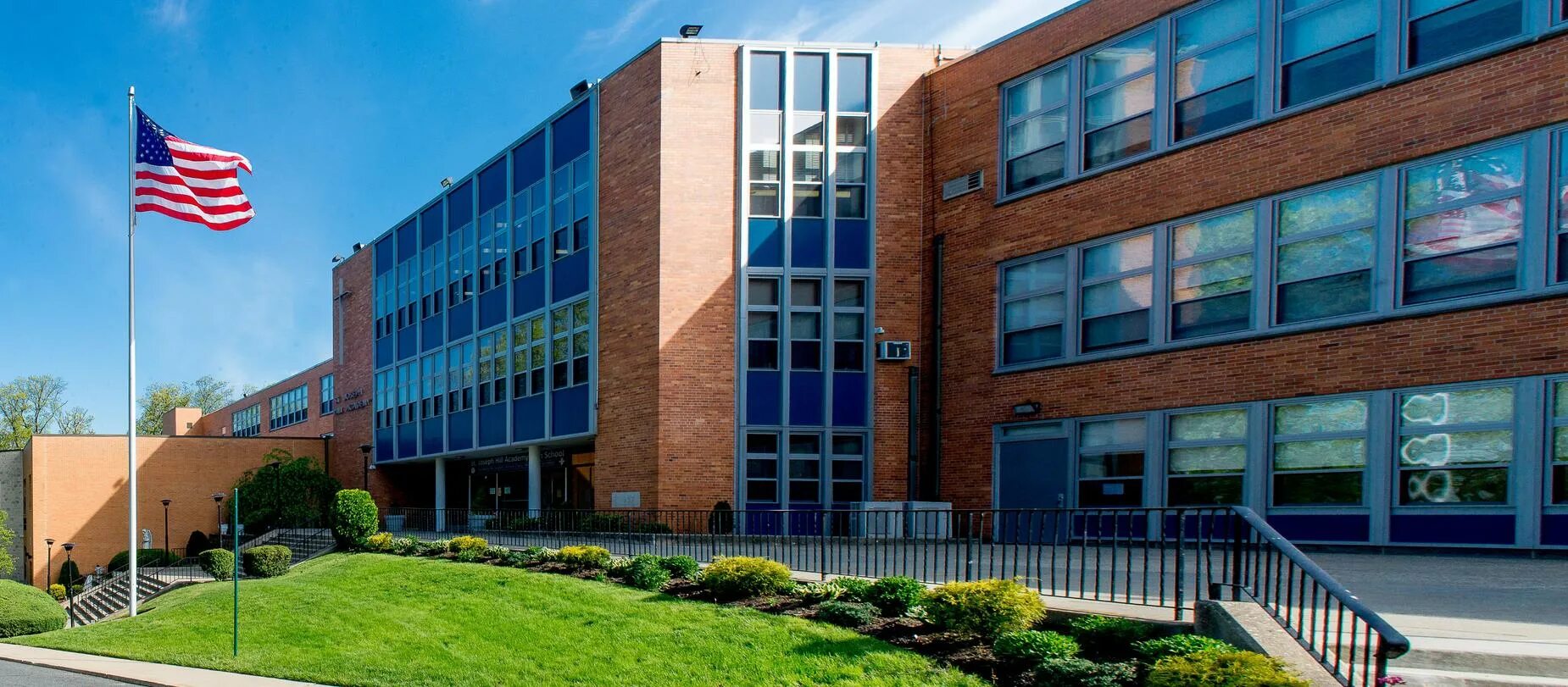 Маунтлейк террас хай скул. Academy high school. Академия королева 4. Academy high school. Частная старшая школа в лас вегас.